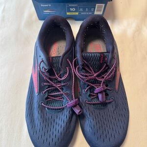 Brooks Dyad 11 Women's Shoes in Navy and Magenta
